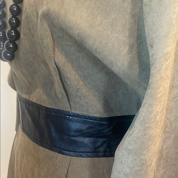 Elegant olive & Brown Dress with Black Accents - Picture 4 of 4